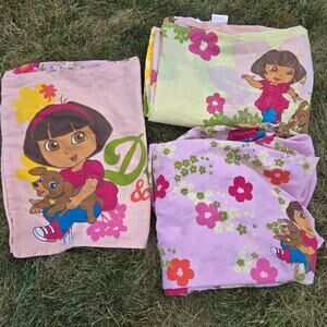 2009 Dora the Explorer twin sheet set And Pillowcase